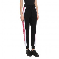 Спортивная одежда Guess